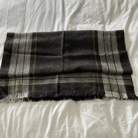 Scarf - Picture 1 of 3